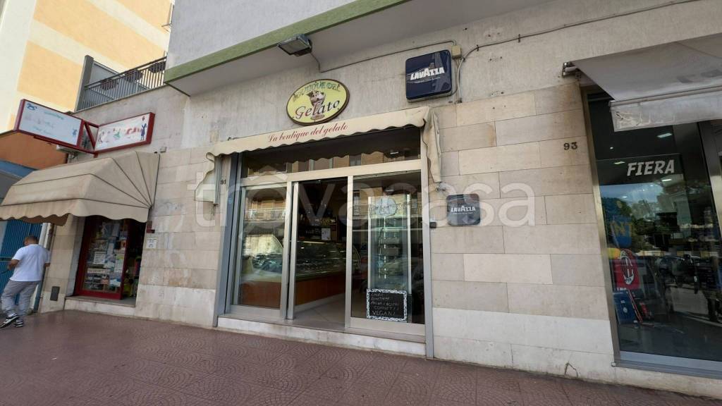 negozio in vendita a Taranto in zona Italia-Montegranaro