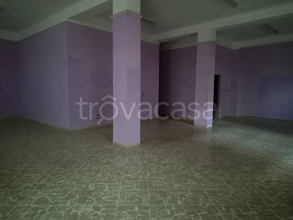 negozio in vendita a Taranto in zona Tre Carrare-Battisti