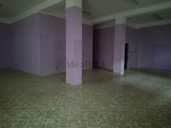 locale commerciale in vendita a Taranto in zona Tre Carrare-Battisti