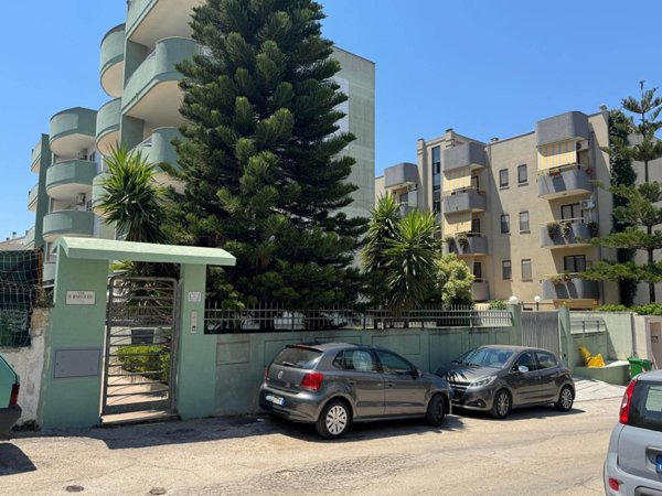 ufficio in vendita a Taranto in zona Italia-Montegranaro