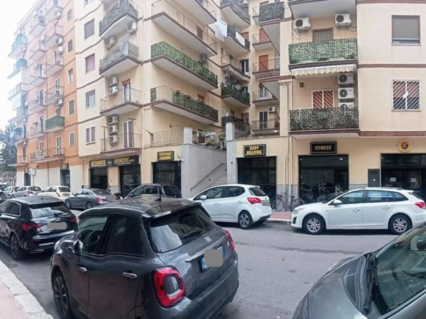 negozio in vendita a Taranto in zona Italia-Montegranaro
