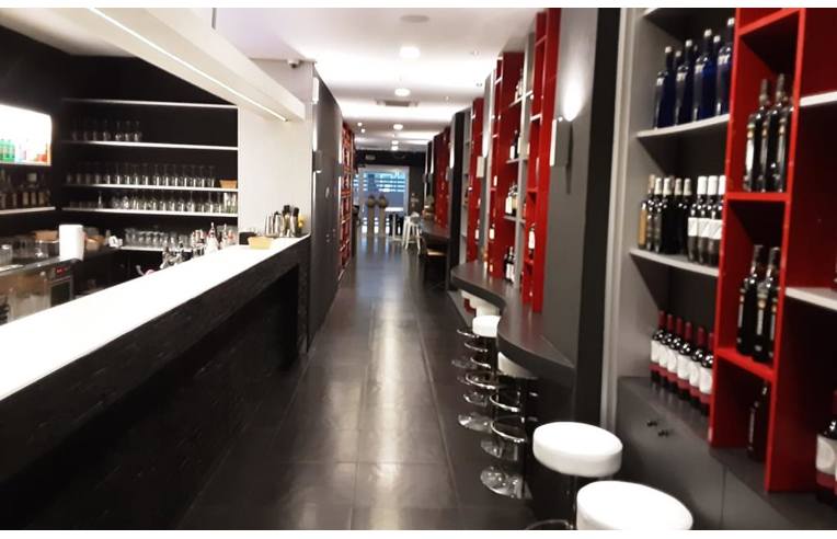 locale commerciale in vendita a Taranto in zona Borgo