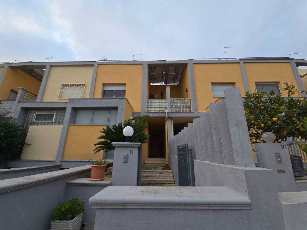 casa indipendente in vendita a Taranto in zona Talsano