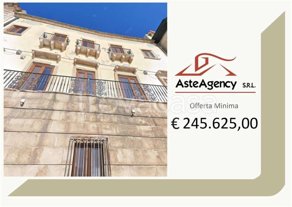 appartamento in vendita a Taranto in zona Borgo Antico