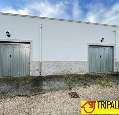 negozio in vendita a Taranto in zona Talsano