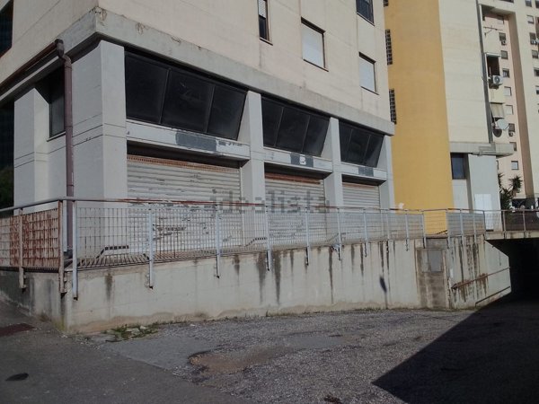 locale commerciale in vendita a Taranto in zona Paolo VI