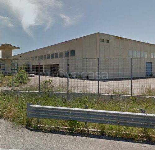 capannone in vendita a Taranto in zona Tamburi-Croce
