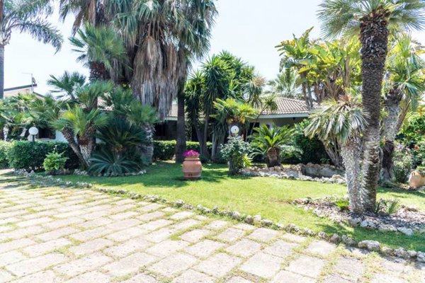 casa indipendente in vendita a Taranto in zona Tre Carrare-Battisti