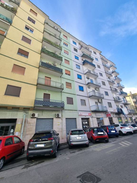 negozio in vendita a Taranto in zona Tre Carrare-Battisti