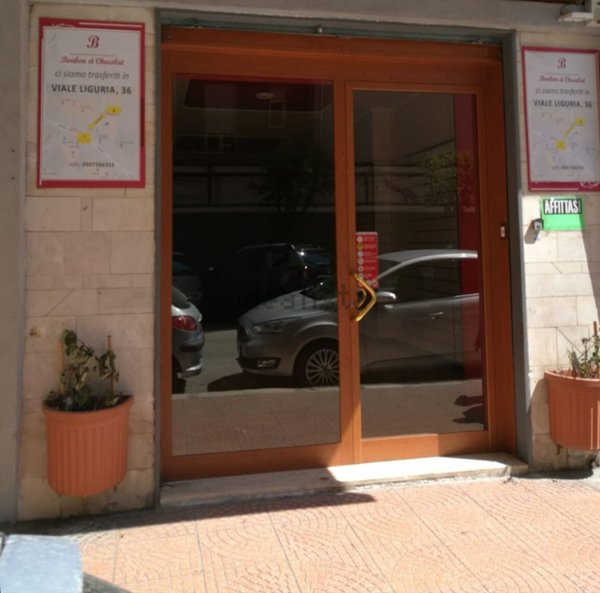 locale commerciale in vendita a Taranto