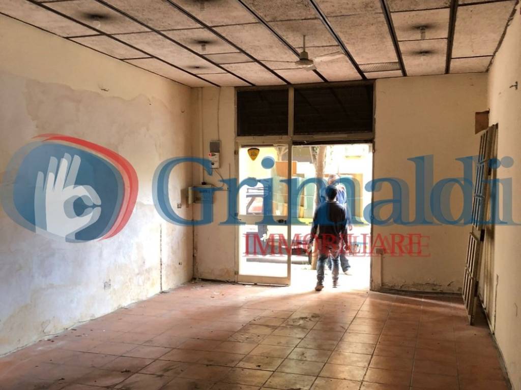 locale commerciale in vendita a Taranto in zona Borgo
