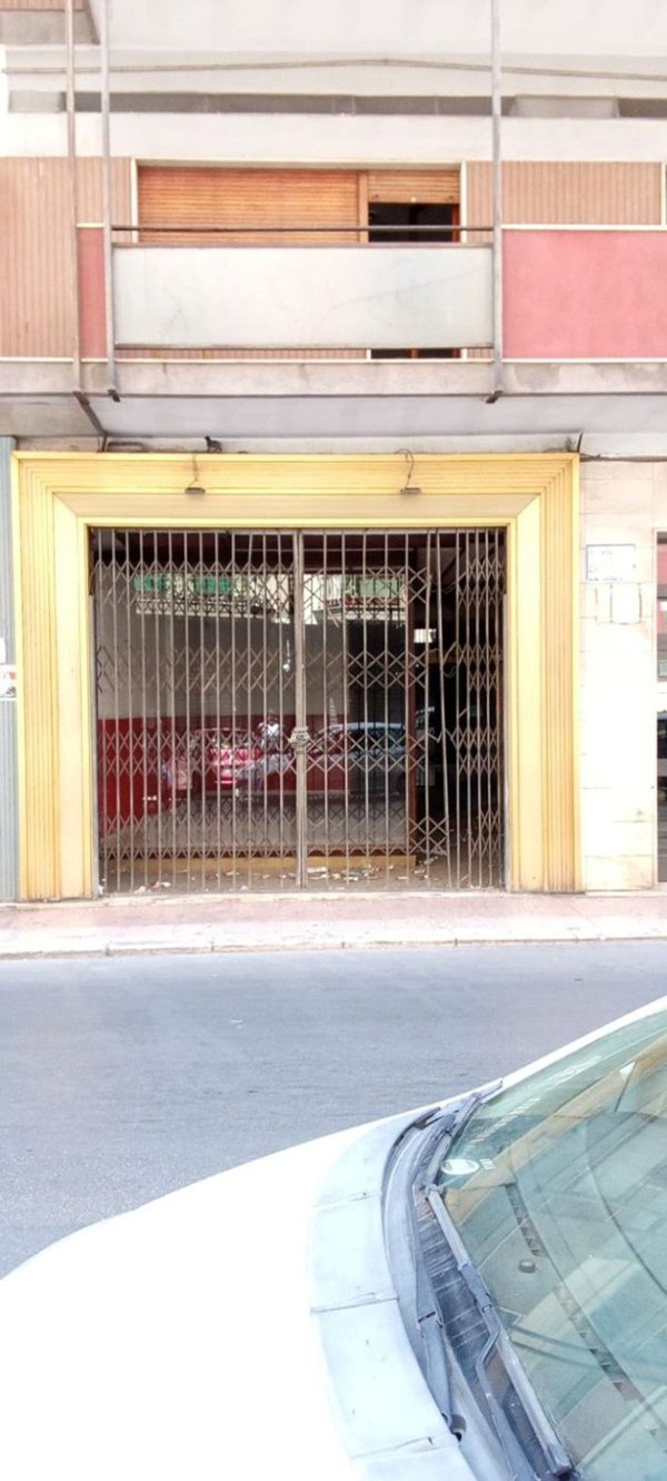 locale commerciale in vendita a Taranto in zona Tre Carrare-Battisti
