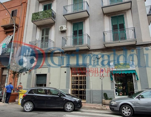 negozio in vendita a Taranto in zona Tamburi-Croce