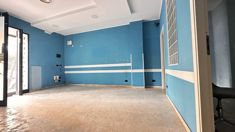 locale commerciale in vendita a Taranto in zona Borgo