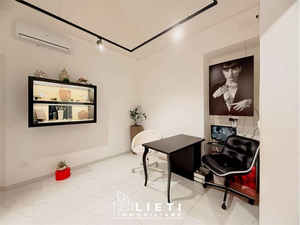 negozio in vendita a Taranto in zona Borgo