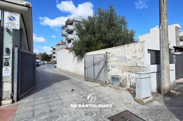 casa indipendente in vendita a Taranto in zona Italia-Montegranaro