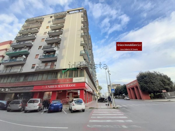 appartamento in vendita a Taranto in zona Tre Carrare-Battisti