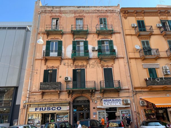 locale commerciale in vendita a Taranto in zona Tre Carrare-Battisti