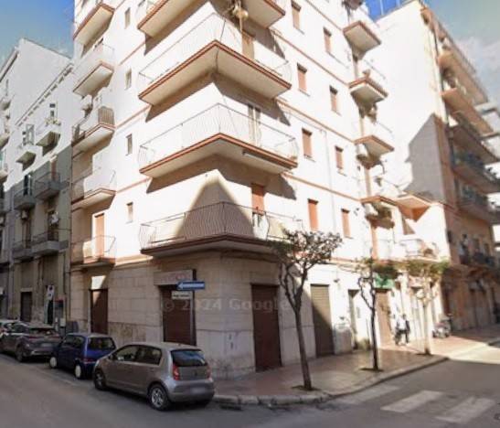 locale commerciale in vendita a Taranto in zona Tre Carrare-Battisti
