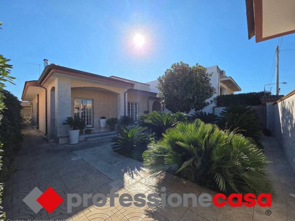 casa indipendente in vendita a Taranto in zona Solito-Corvisea