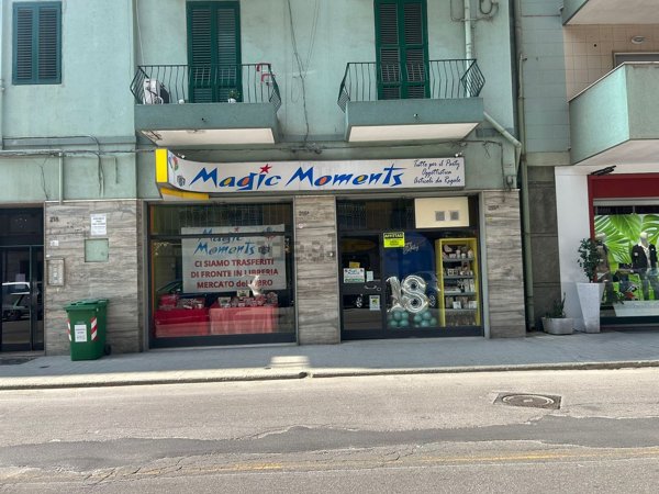 locale commerciale in vendita a Taranto in zona Tre Carrare-Battisti