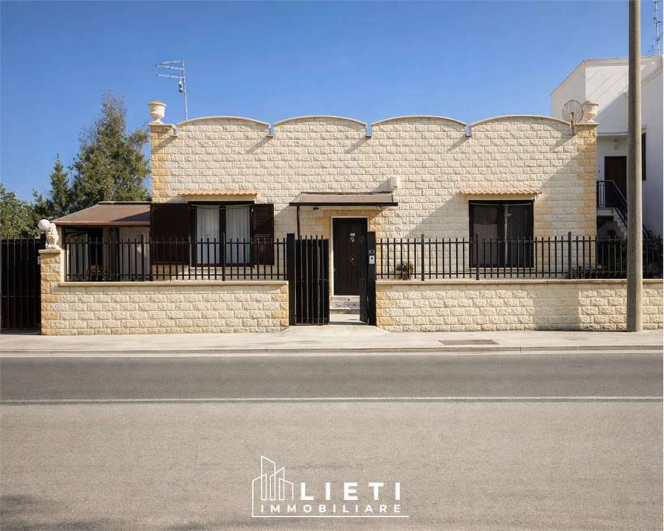 casa indipendente in vendita a Taranto in zona Borgo