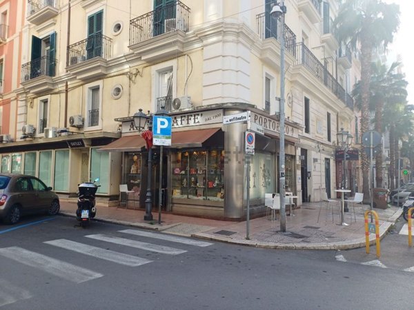 locale commerciale in vendita a Taranto in zona Borgo