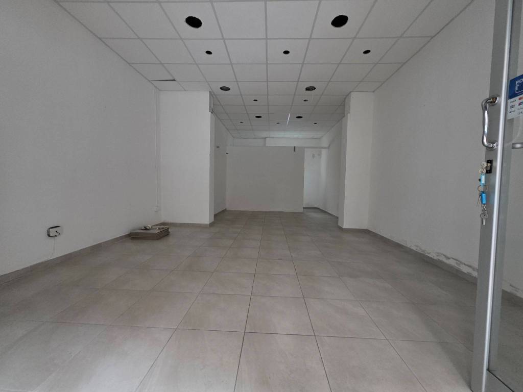 negozio in vendita a Taranto in zona Italia-Montegranaro