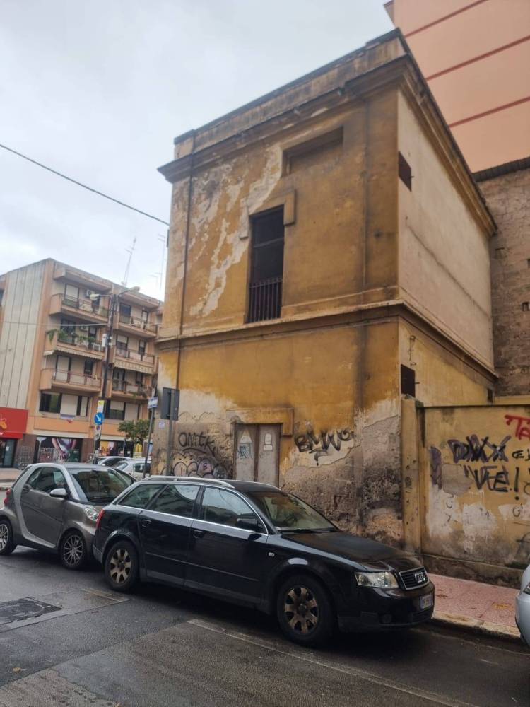 intera palazzina in vendita a Taranto in zona Tre Carrare-Battisti