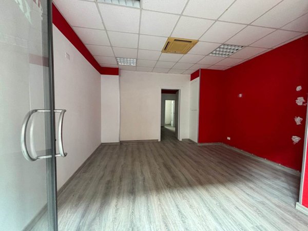 negozio in vendita a Taranto in zona Italia-Montegranaro