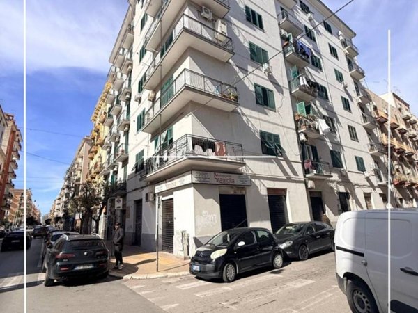 negozio in vendita a Taranto in zona Italia-Montegranaro