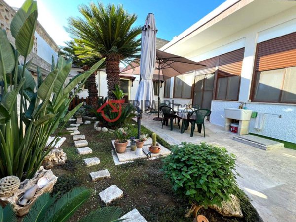 casa indipendente in vendita a Taranto in zona Talsano