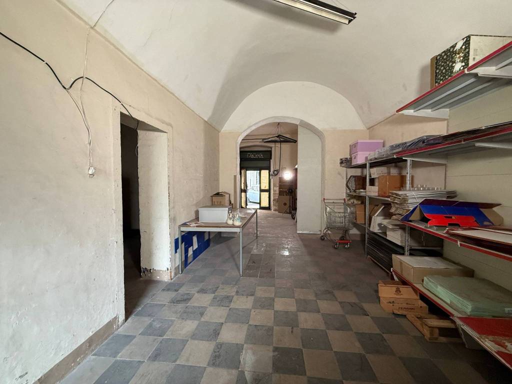 locale commerciale in vendita a Taranto in zona Borgo