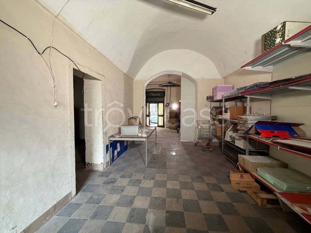 locale commerciale in vendita a Taranto in zona Borgo