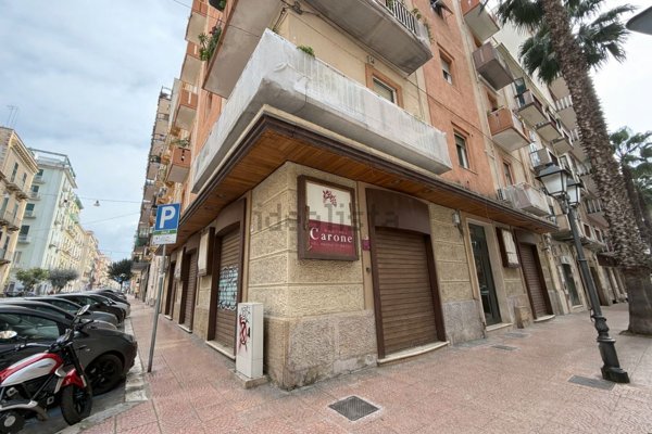 locale commerciale in vendita a Taranto in zona Borgo