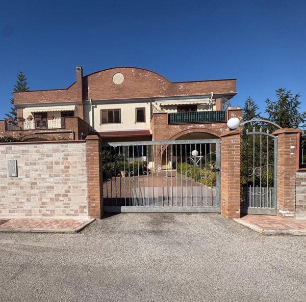 casa indipendente in vendita a Taranto in zona Lama