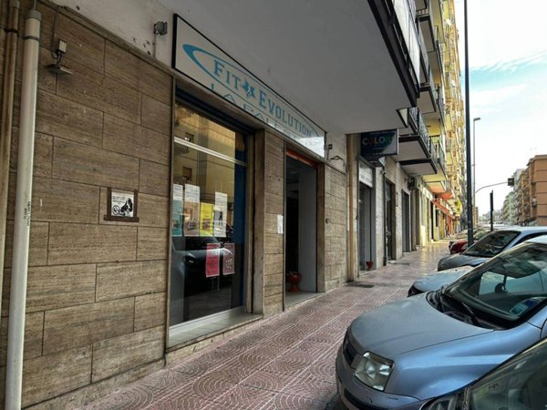 negozio in vendita a Taranto in zona Tre Carrare-Battisti