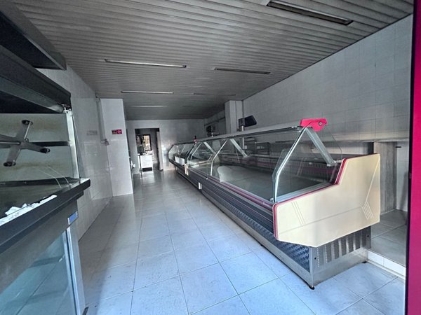 locale commerciale in vendita a Taranto in zona Tre Carrare-Battisti