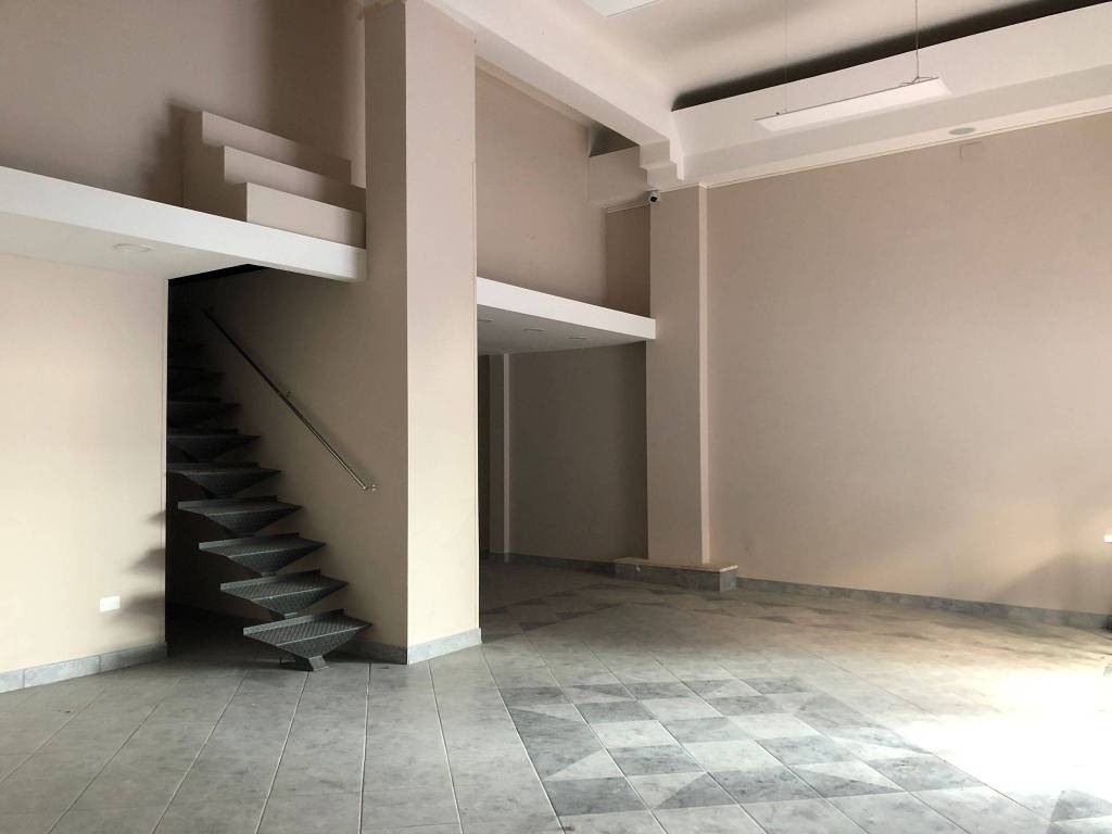 negozio in vendita a Taranto in zona Italia-Montegranaro