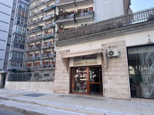 negozio in vendita a Taranto in zona Italia-Montegranaro
