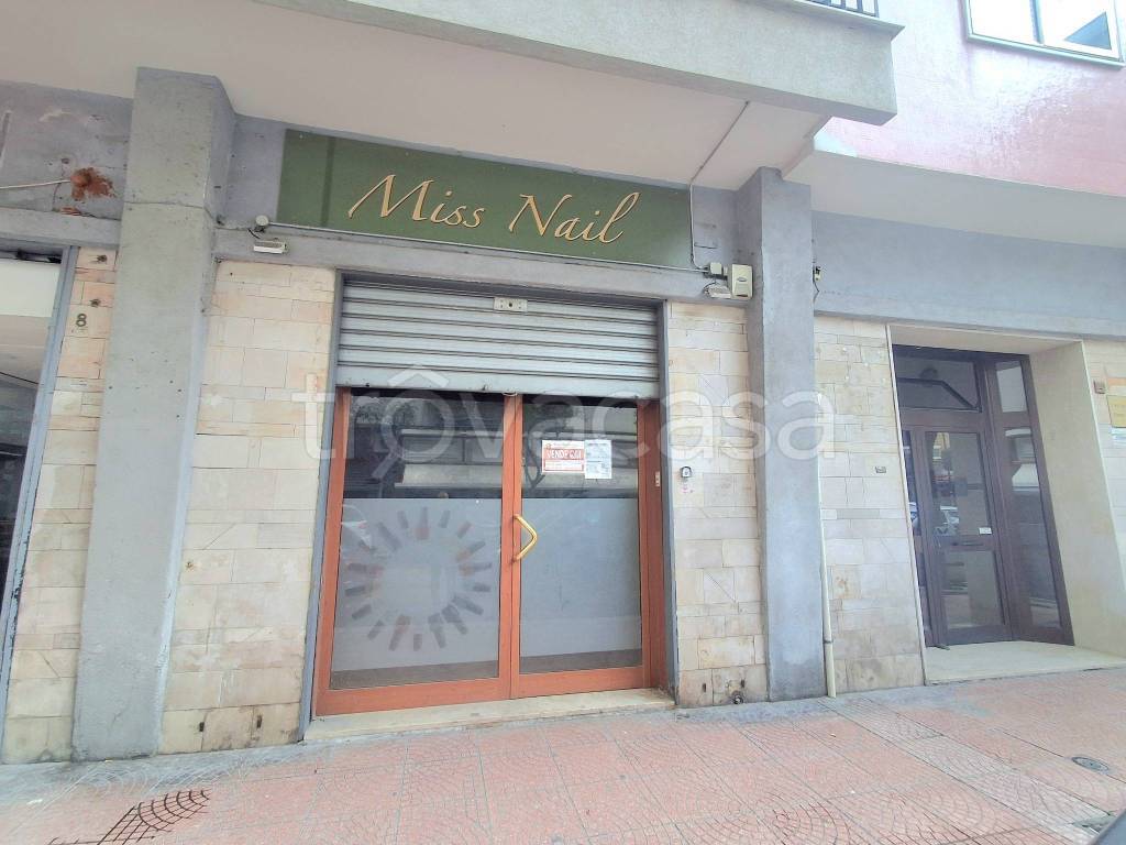 negozio in vendita a Taranto in zona Italia-Montegranaro