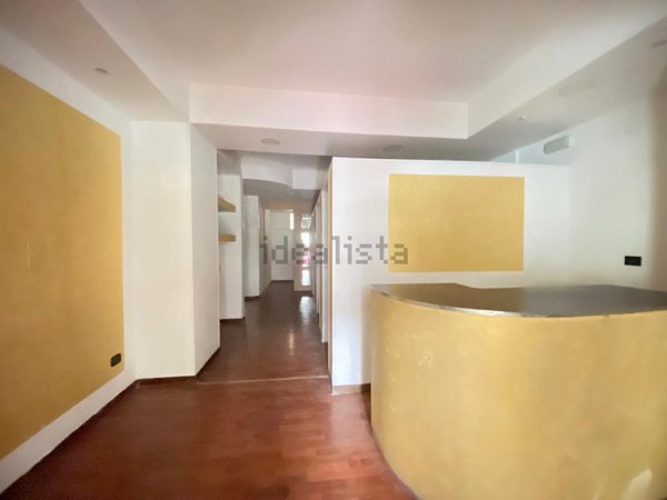 locale commerciale in vendita a Taranto in zona Italia-Montegranaro