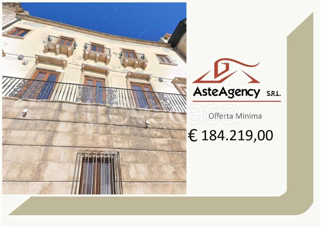 appartamento in vendita a Taranto in zona Borgo Antico