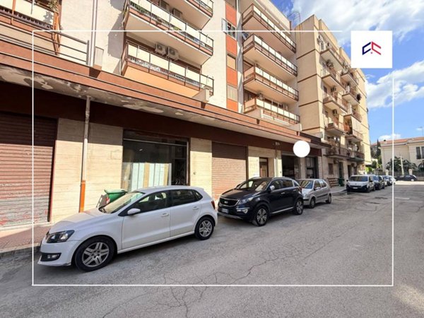 locale commerciale in vendita a Taranto in zona Italia-Montegranaro
