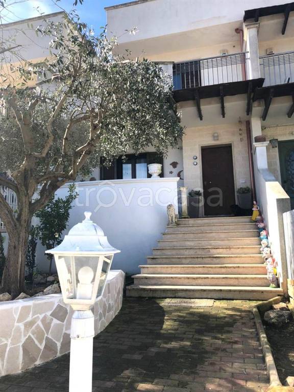 casa indipendente in vendita a Taranto in zona Carelli