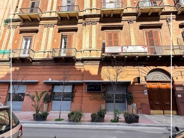 negozio in vendita a Taranto in zona Borgo Antico