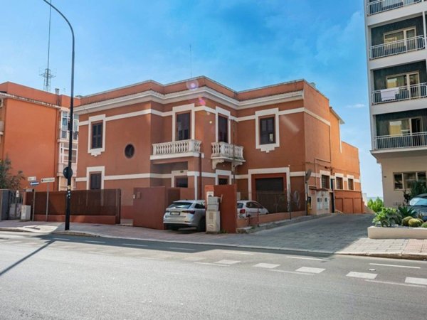 casa indipendente in vendita a Taranto in zona Borgo