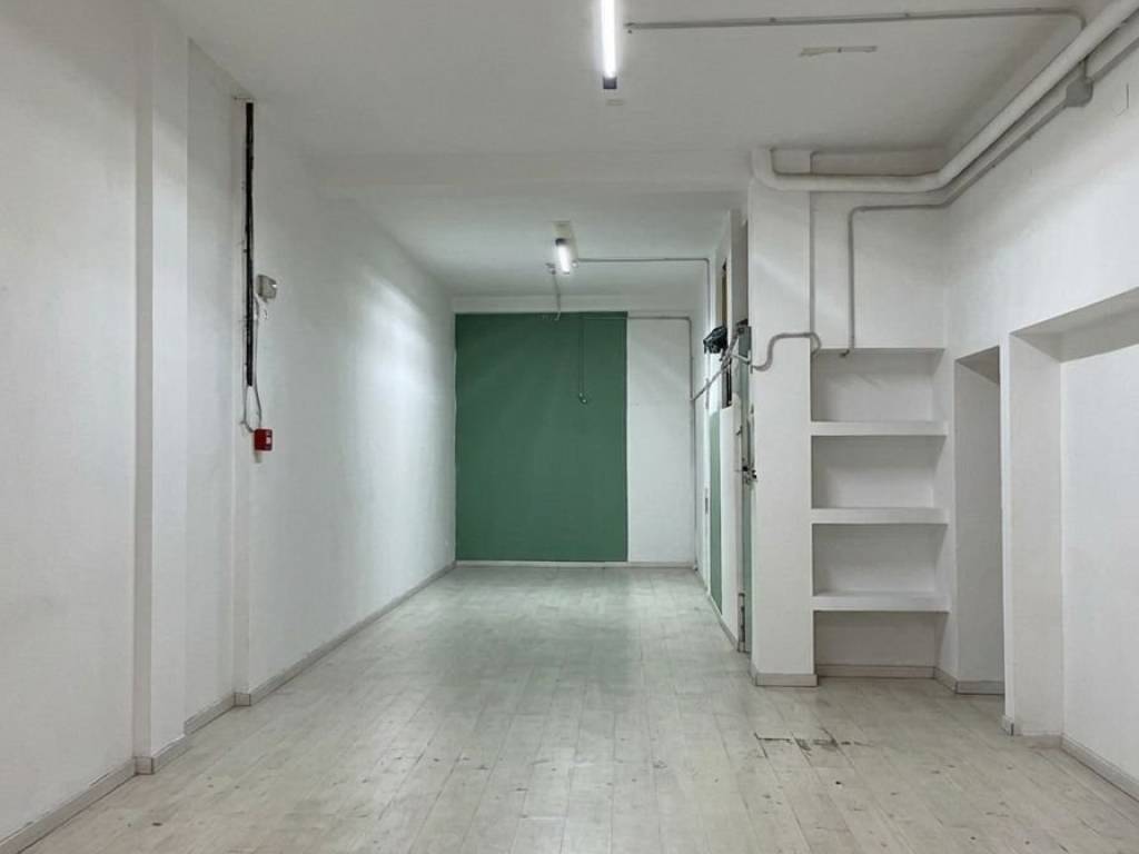 negozio in vendita a Taranto in zona Italia-Montegranaro