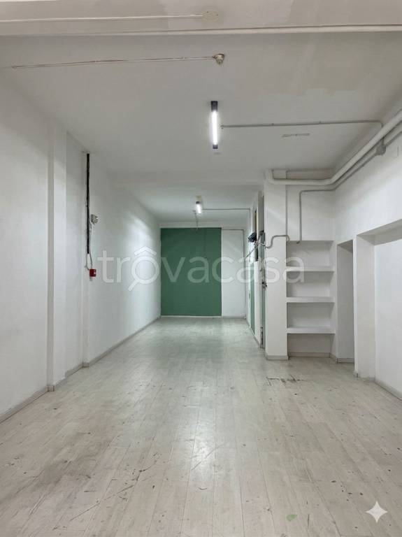 negozio in vendita a Taranto in zona Tre Carrare-Battisti