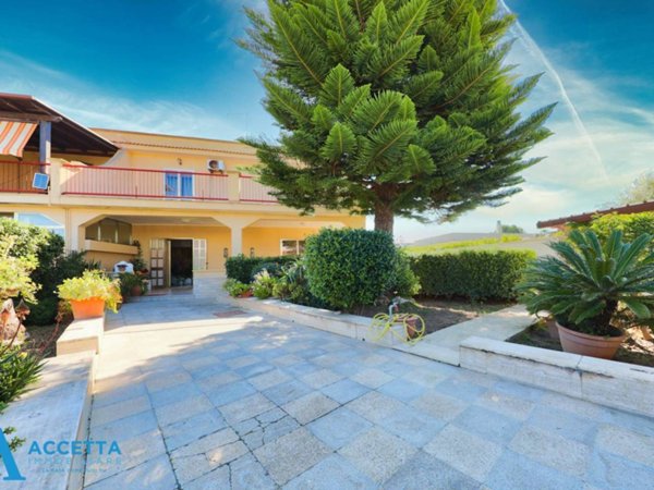 casa indipendente in vendita a Taranto in zona Solito-Corvisea